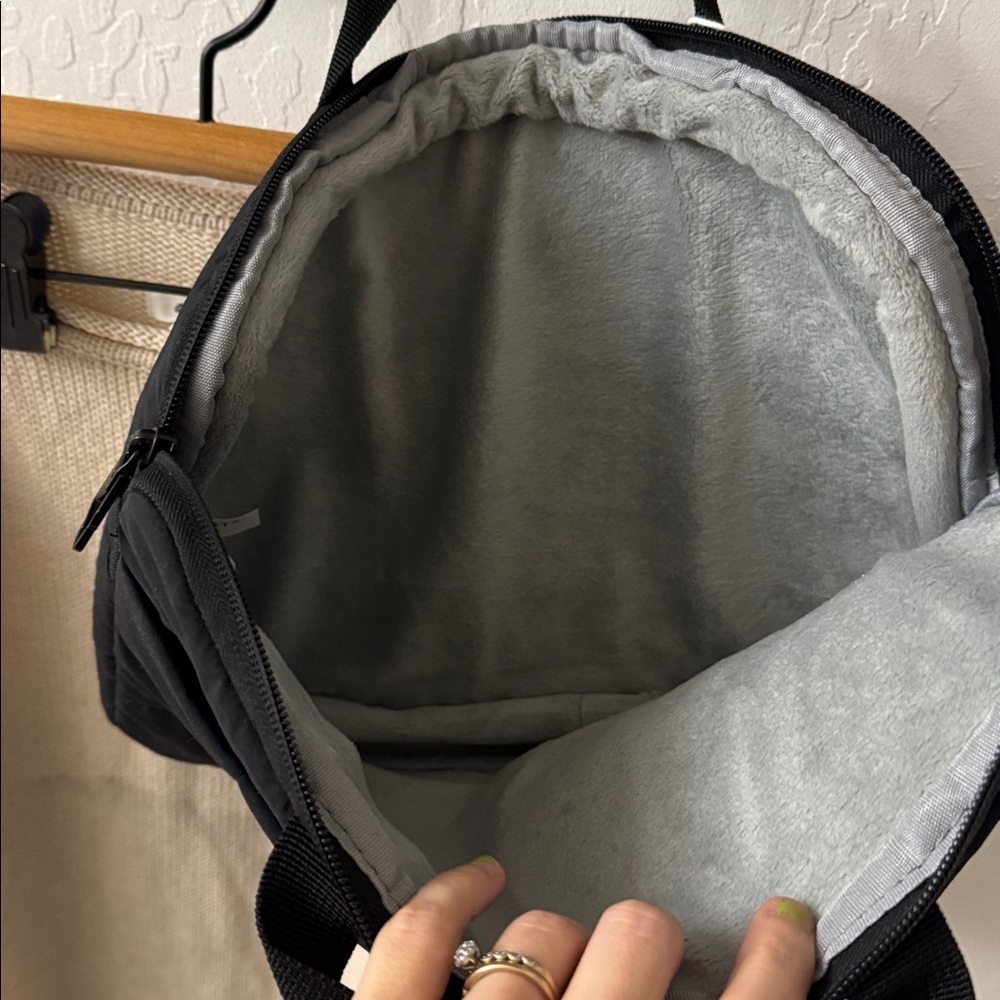 Bagsmart Black Quilted Fuzzy Lined Zip Laptop Holder Bag 14x10.5 - Picture 4 of 5